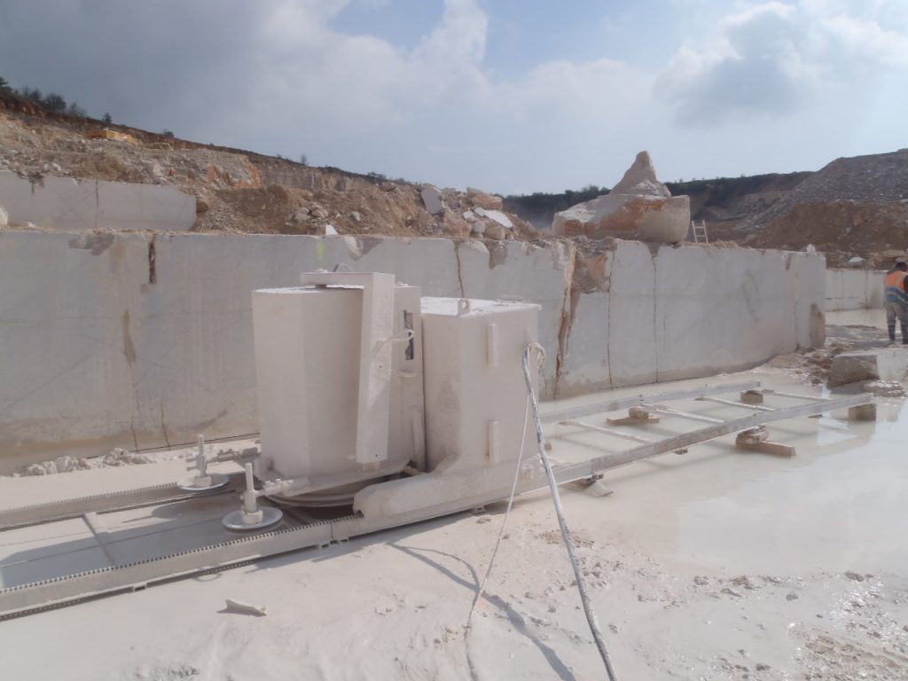 Wire saw for quarry Lochtmans